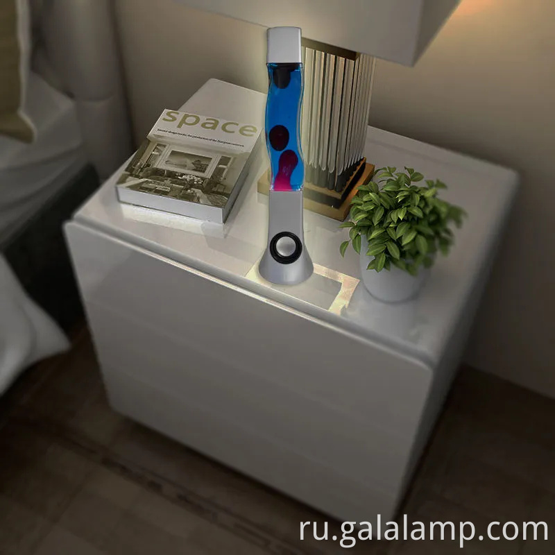 Высококачественная спальня с красочной лавовой лампой и светом